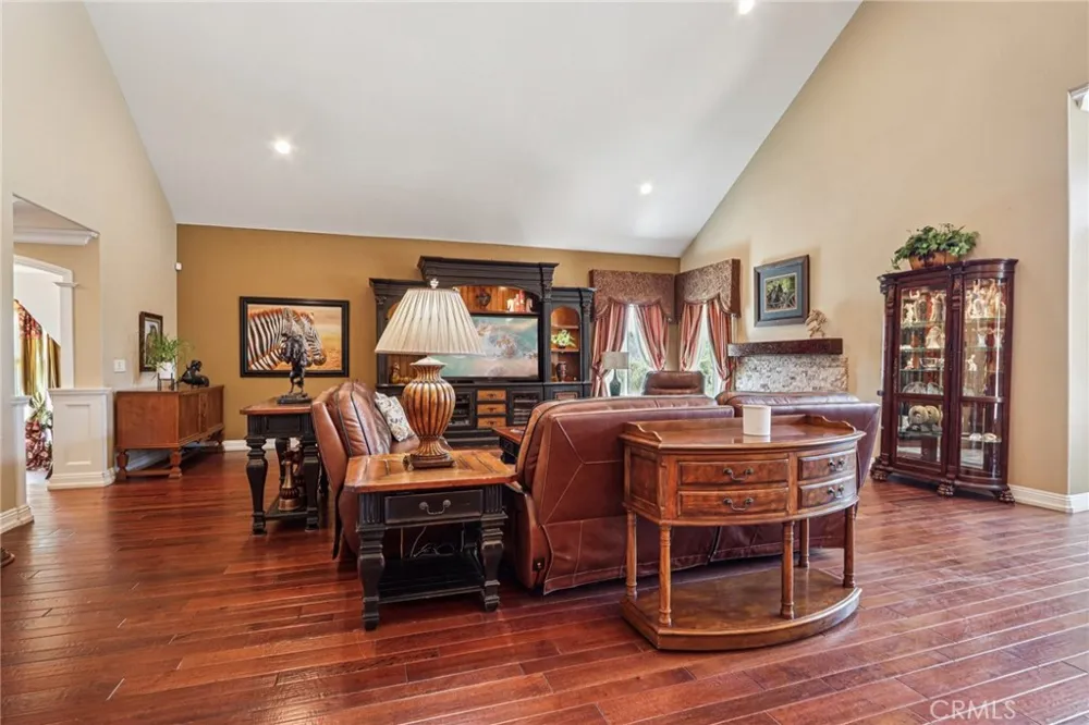 1951 Scarborough Lane San Dimas, CA 91773
