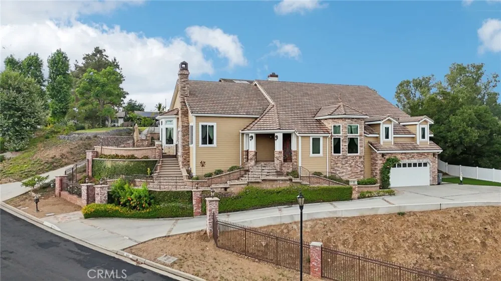 1951 Scarborough Lane San Dimas, CA 91773