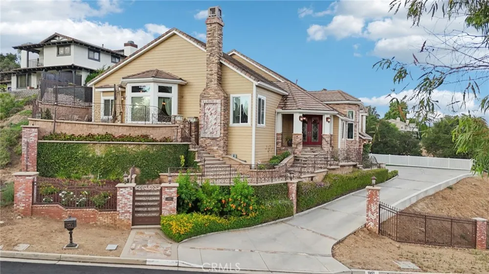 1951 Scarborough Lane San Dimas, CA 91773