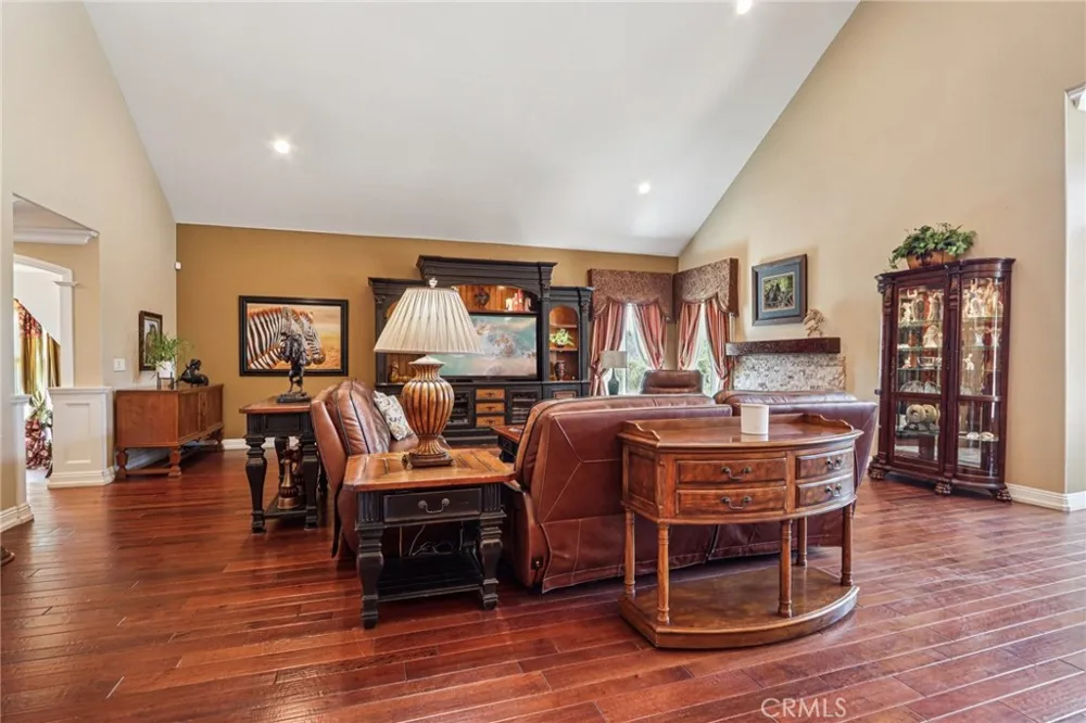 1951 Scarborough Lane San Dimas, CA 91773