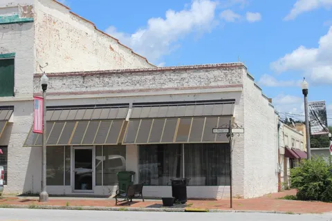 208 South Dooly Street