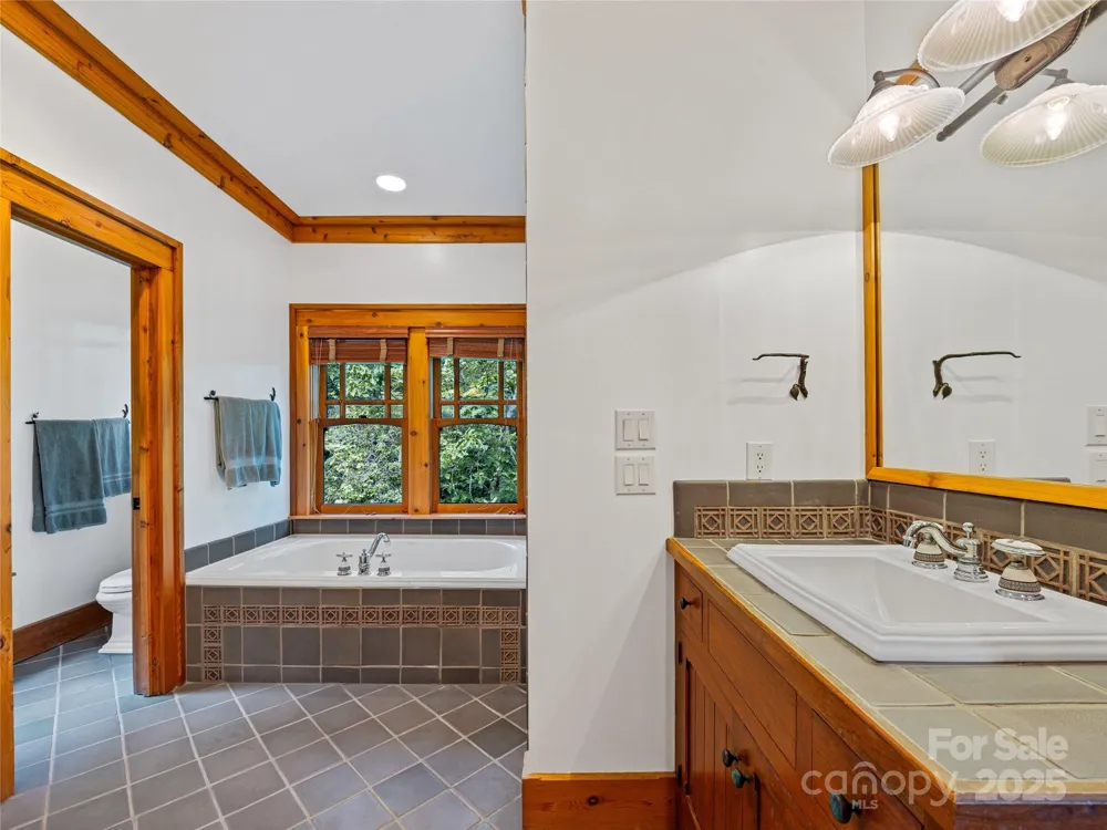 770 Meadow Ridge Drive Lake Toxaway, NC 28747