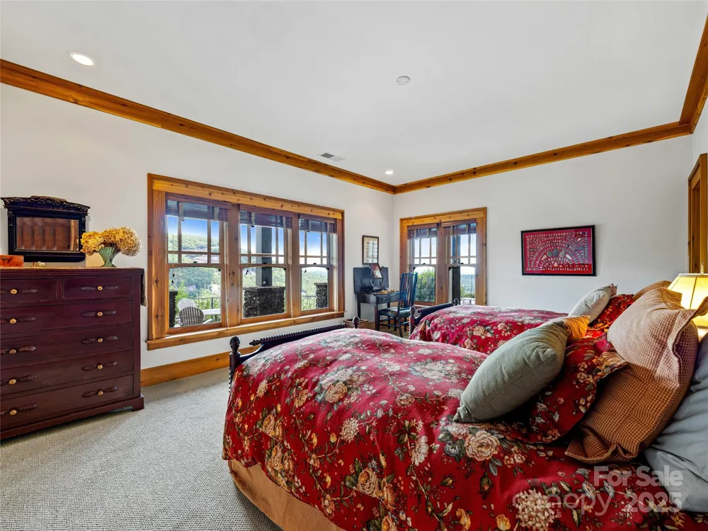 770 Meadow Ridge Drive Lake Toxaway, NC 28747