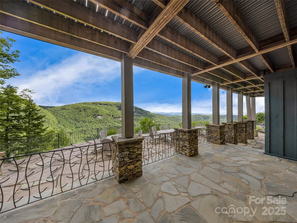 770 Meadow Ridge Drive Lake Toxaway, NC 28747