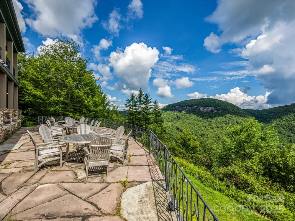 770 Meadow Ridge Drive Lake Toxaway, NC 28747