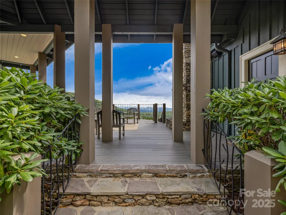 770 Meadow Ridge Drive Lake Toxaway, NC 28747