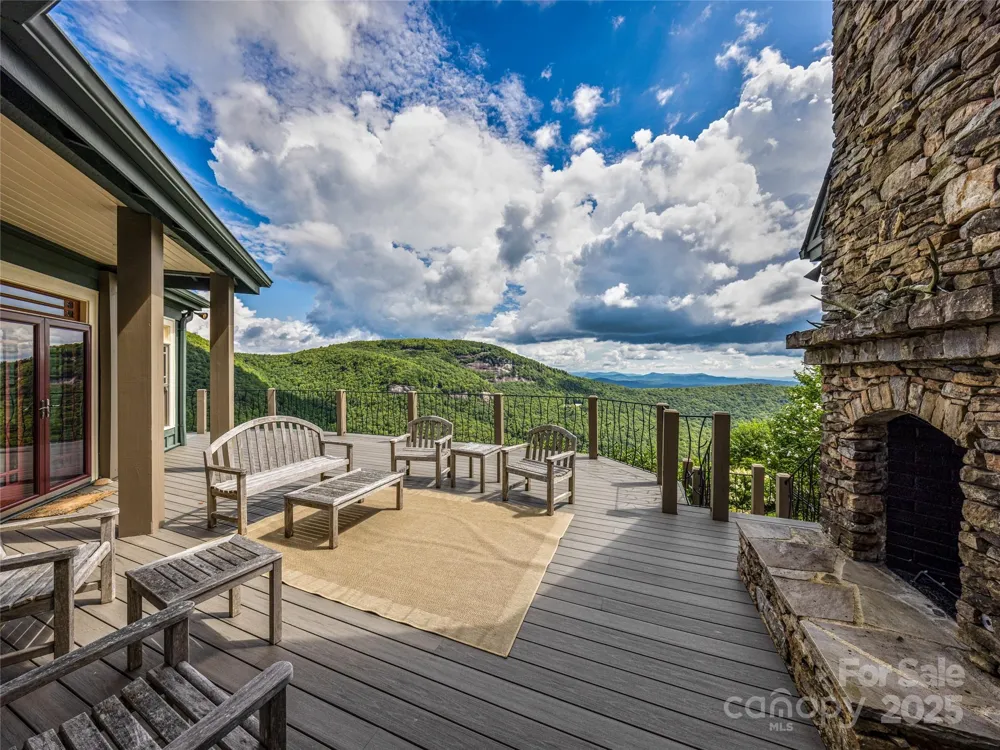 770 Meadow Ridge Drive Lake Toxaway, NC 28747