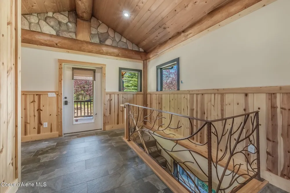 158 W Mountainview Road Moyie Springs, ID 83845