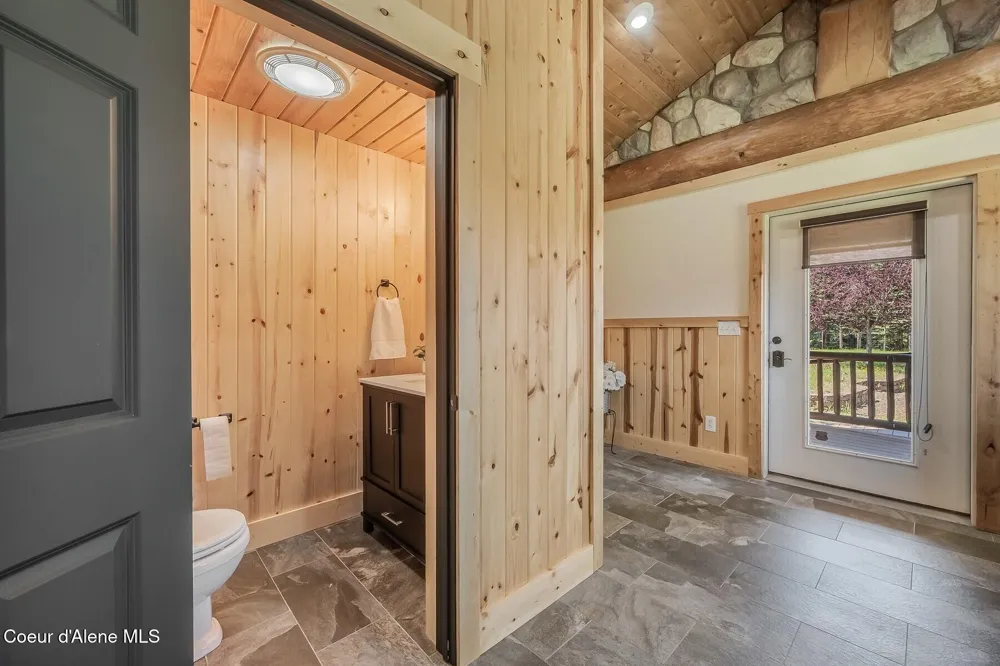 158 W Mountainview Road Moyie Springs, ID 83845
