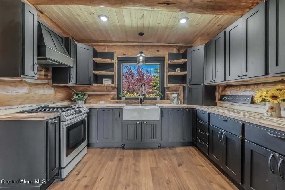158 W Mountainview Road Moyie Springs, ID 83845