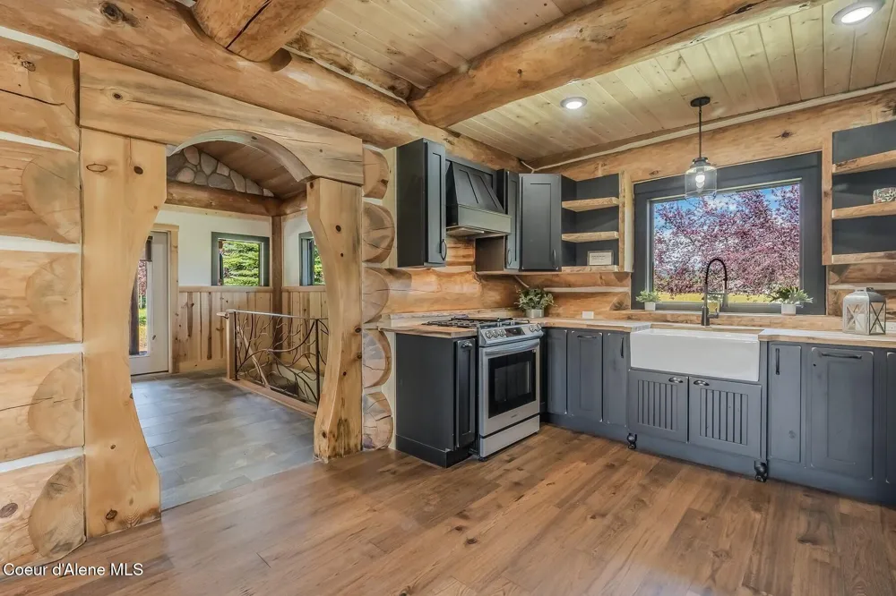 158 W Mountainview Road Moyie Springs, ID 83845