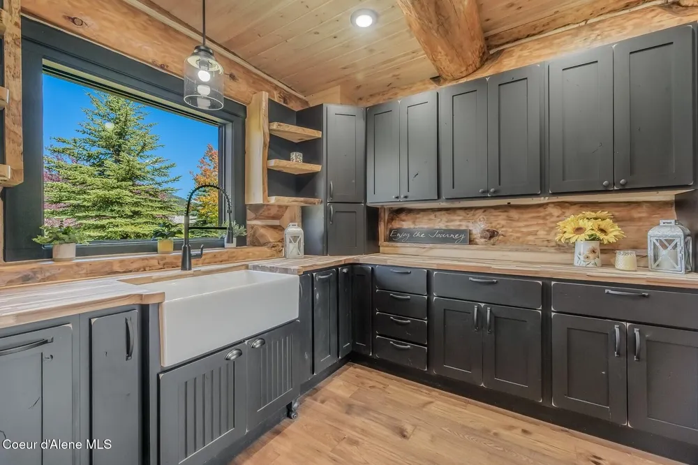 158 W Mountainview Road Moyie Springs, ID 83845