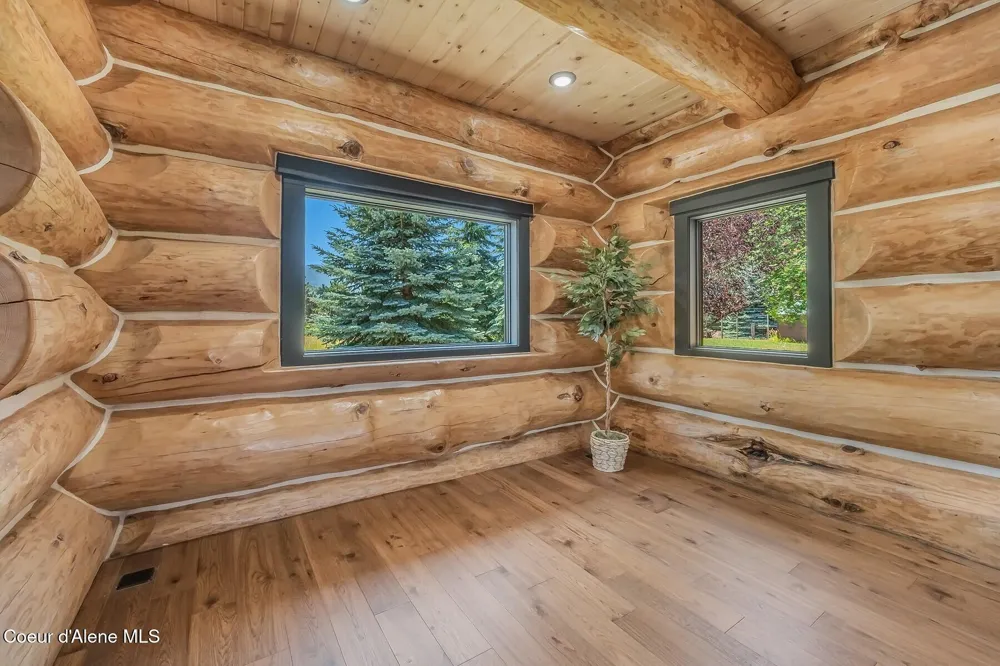 158 W Mountainview Road Moyie Springs, ID 83845