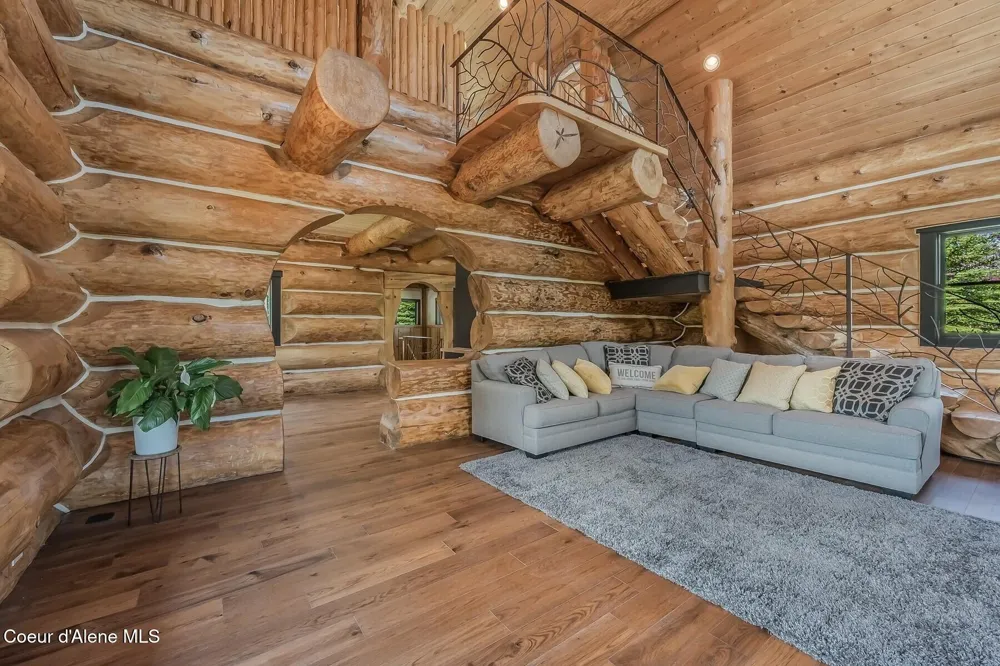 158 W Mountainview Road Moyie Springs, ID 83845