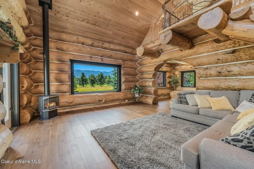 158 W Mountainview Road Moyie Springs, ID 83845
