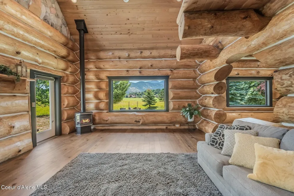 158 W Mountainview Road Moyie Springs, ID 83845