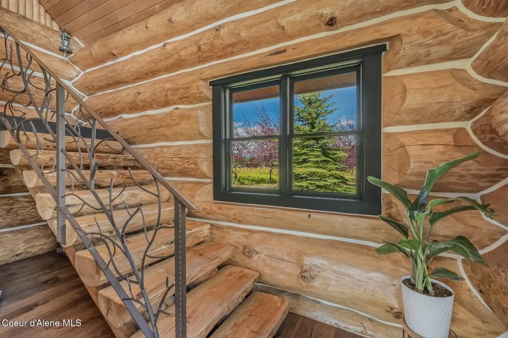 158 W Mountainview Road Moyie Springs, ID 83845
