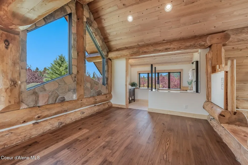 158 W Mountainview Road Moyie Springs, ID 83845