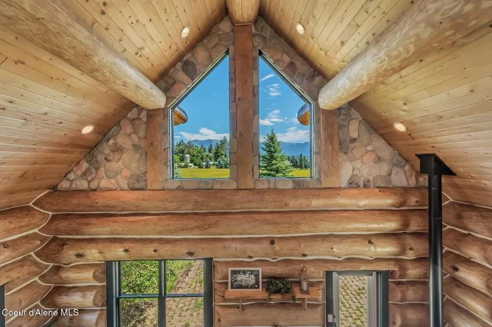 158 W Mountainview Road Moyie Springs, ID 83845