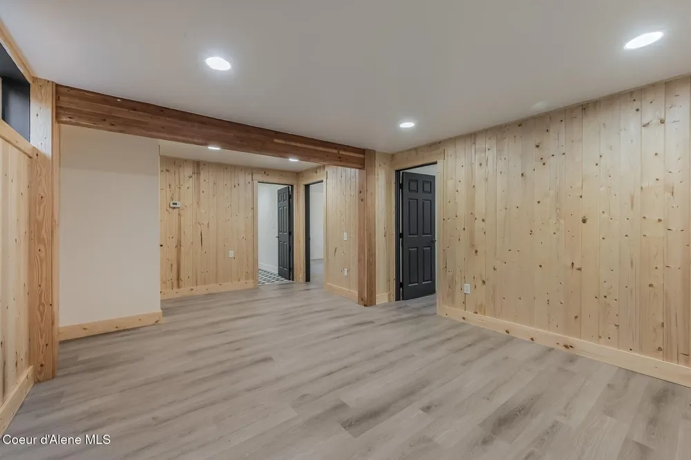 158 W Mountainview Road Moyie Springs, ID 83845