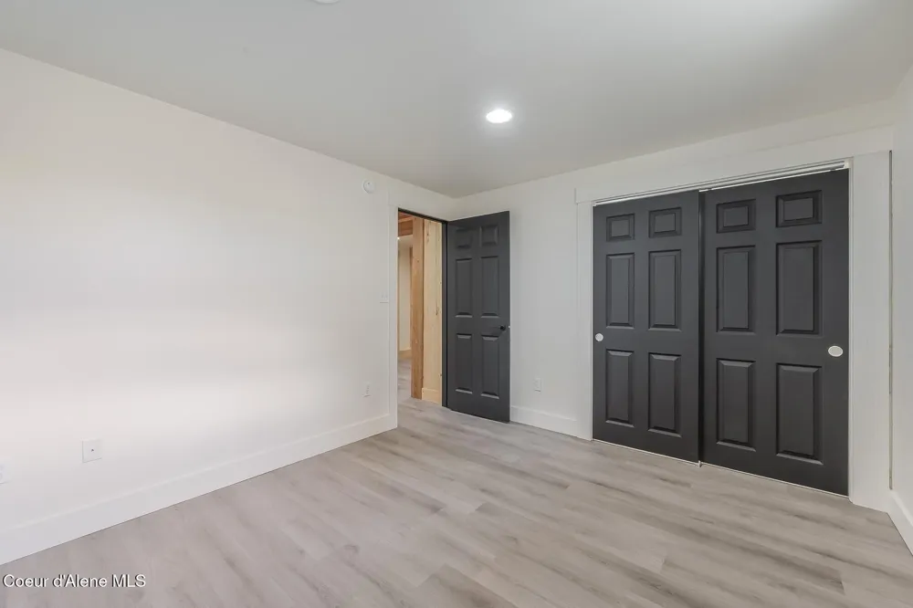 158 W Mountainview Road Moyie Springs, ID 83845