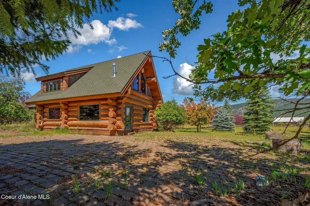 158 W Mountainview Road Moyie Springs, ID 83845