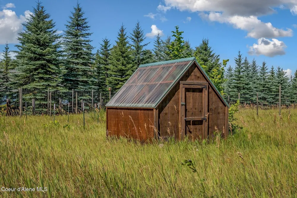 158 W Mountainview Road Moyie Springs, ID 83845