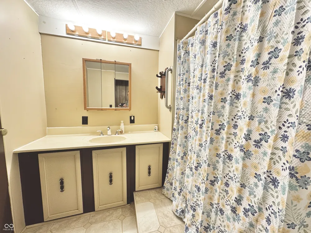 3514 W Mill Creek Drive Kingman, IN 47952