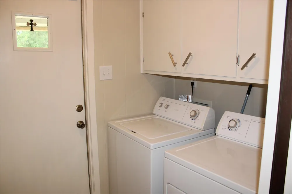 708 1st Street Winnie, TX 77665