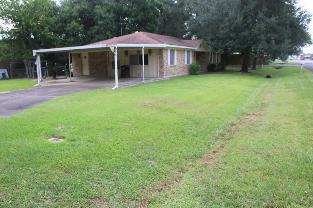 708 1st Street Winnie, TX 77665