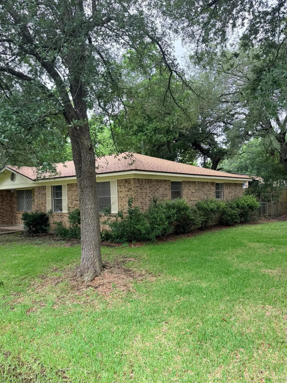 708 1st Street Winnie, TX 77665