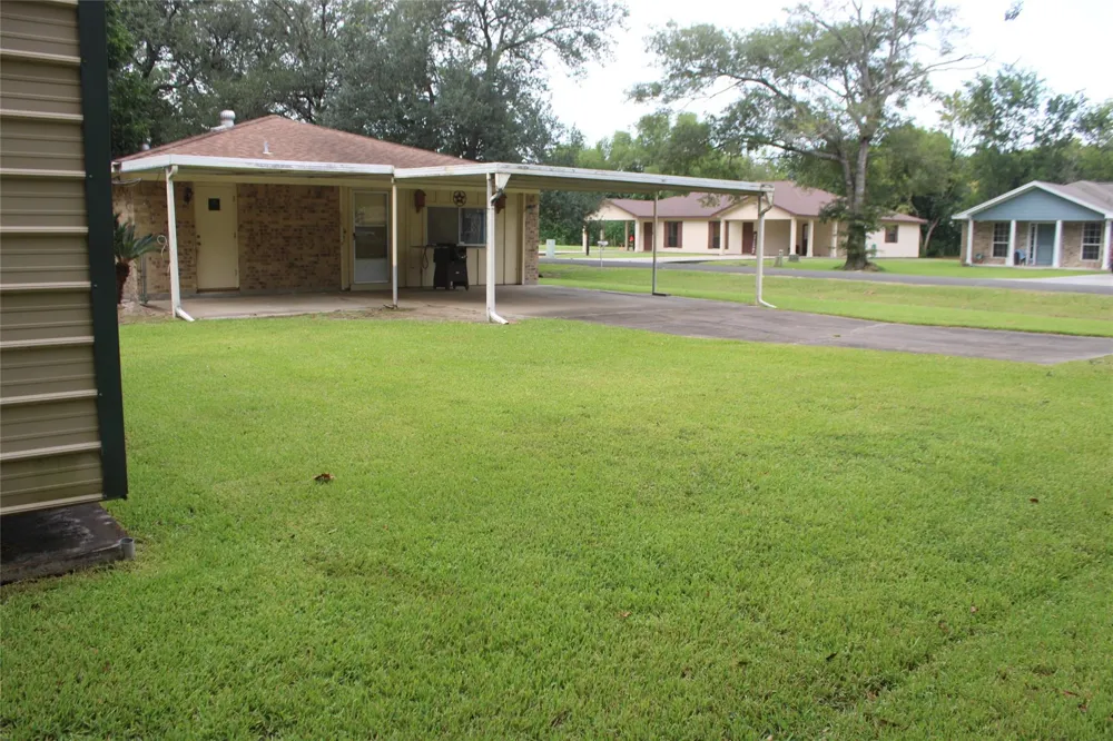 708 1st Street Winnie, TX 77665