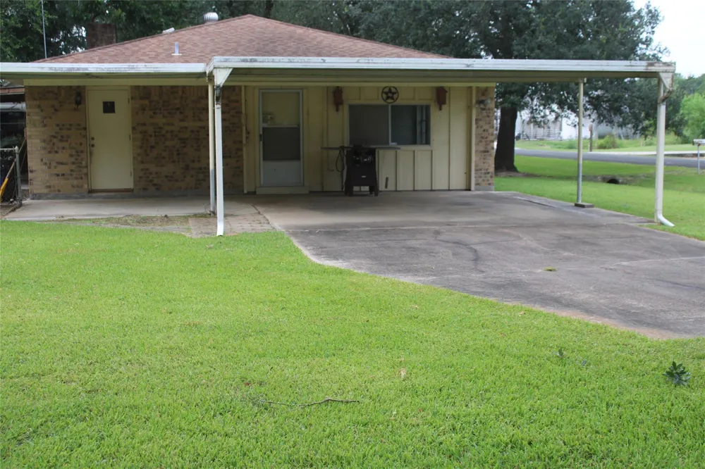 708 1st Street Winnie, TX 77665