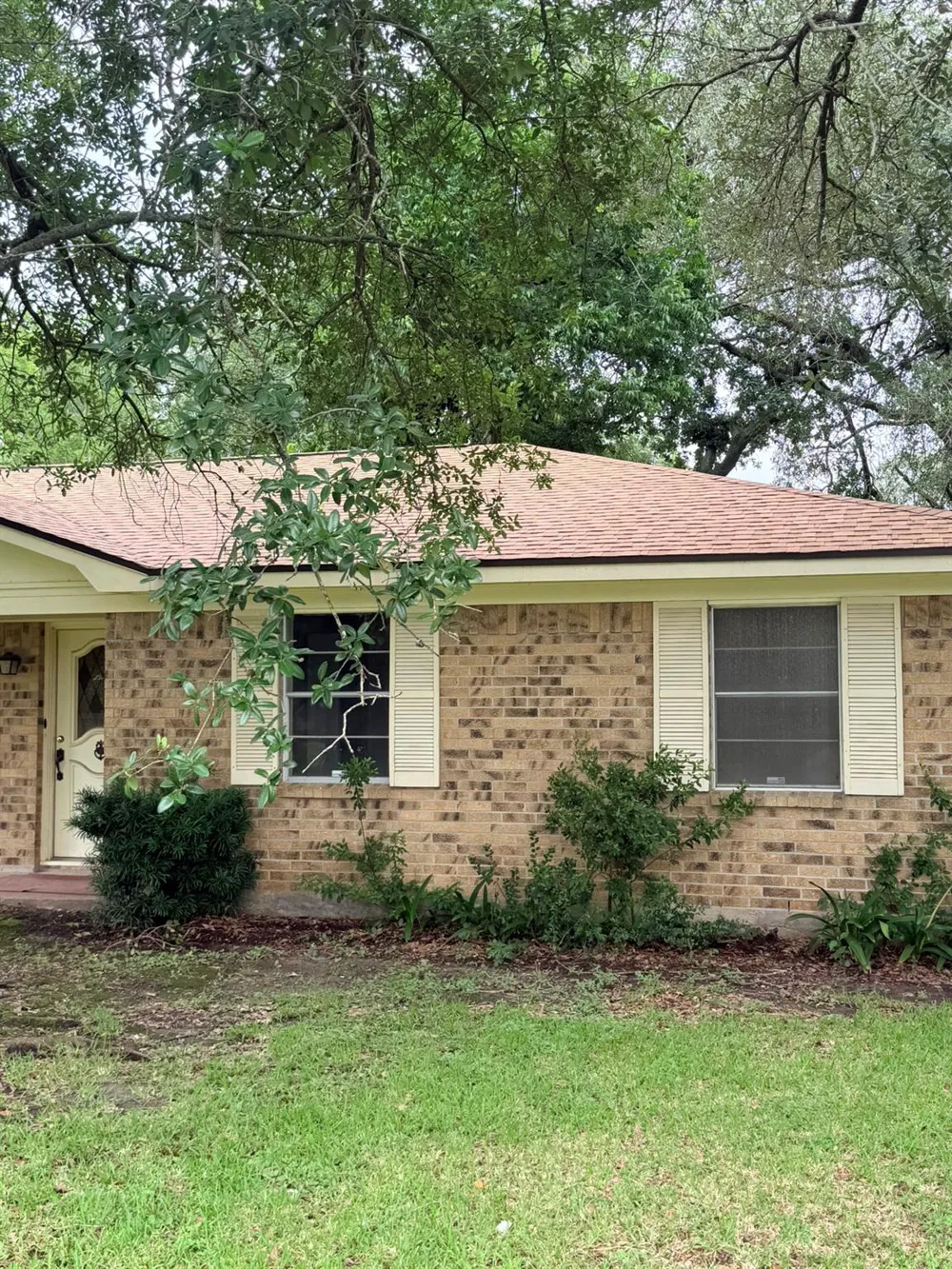 708 1st Street Winnie, TX 77665