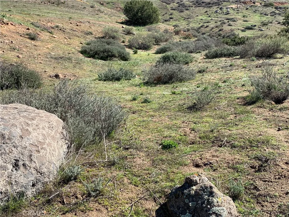 Niro Road Perris, CA 92570