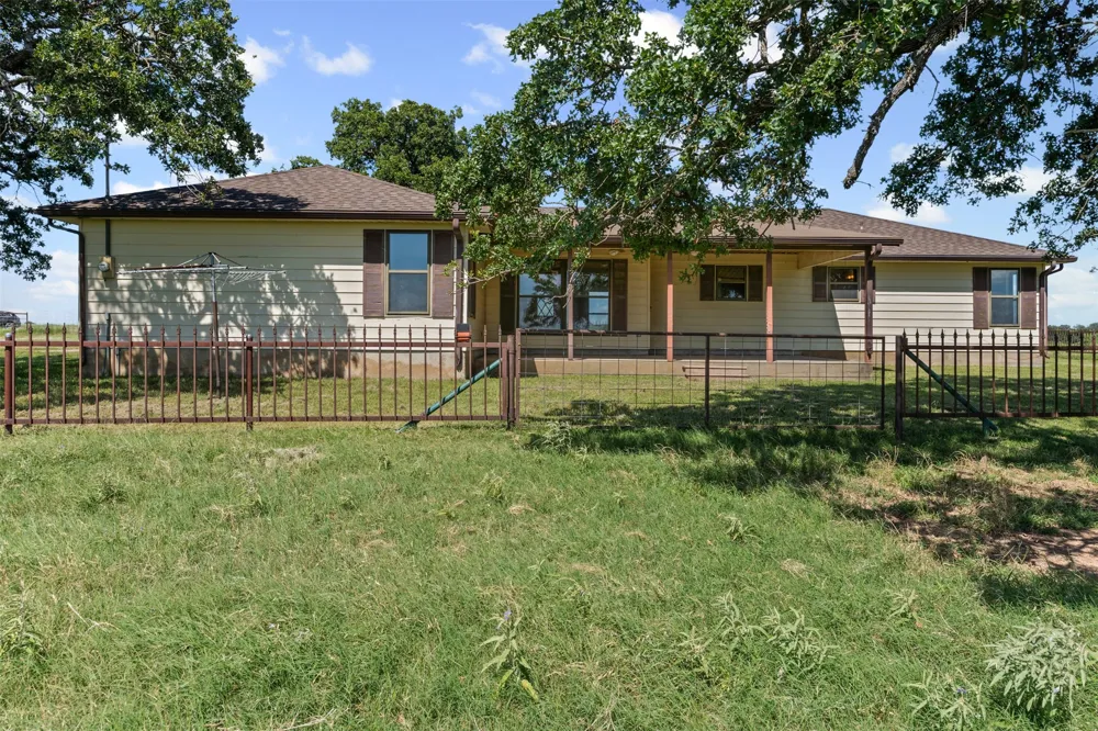 237 Hcr 1444 Blum, TX 76627