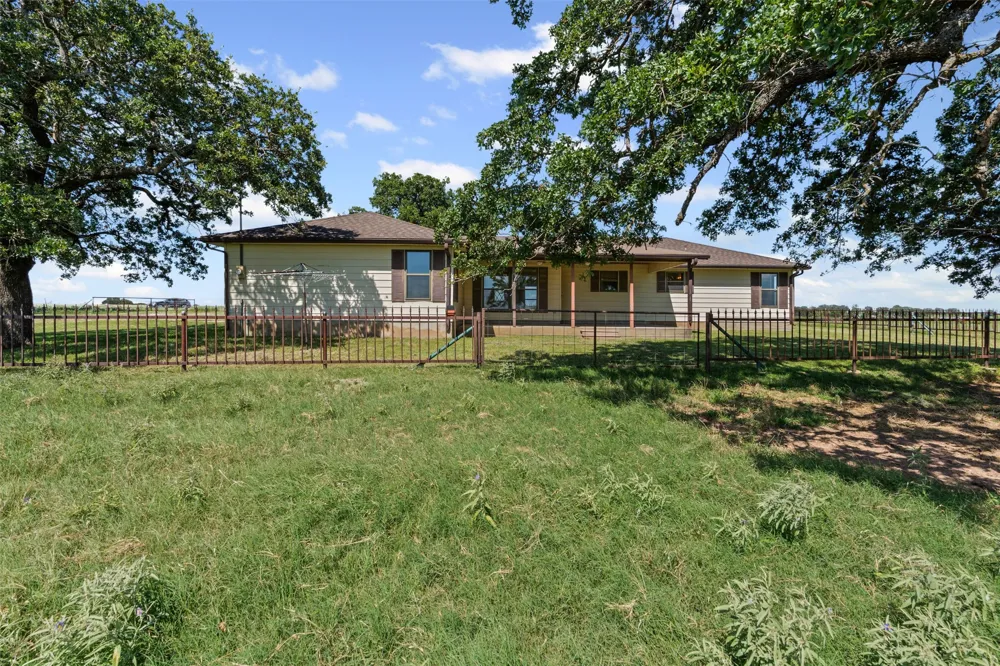 237 Hcr 1444 Blum, TX 76627