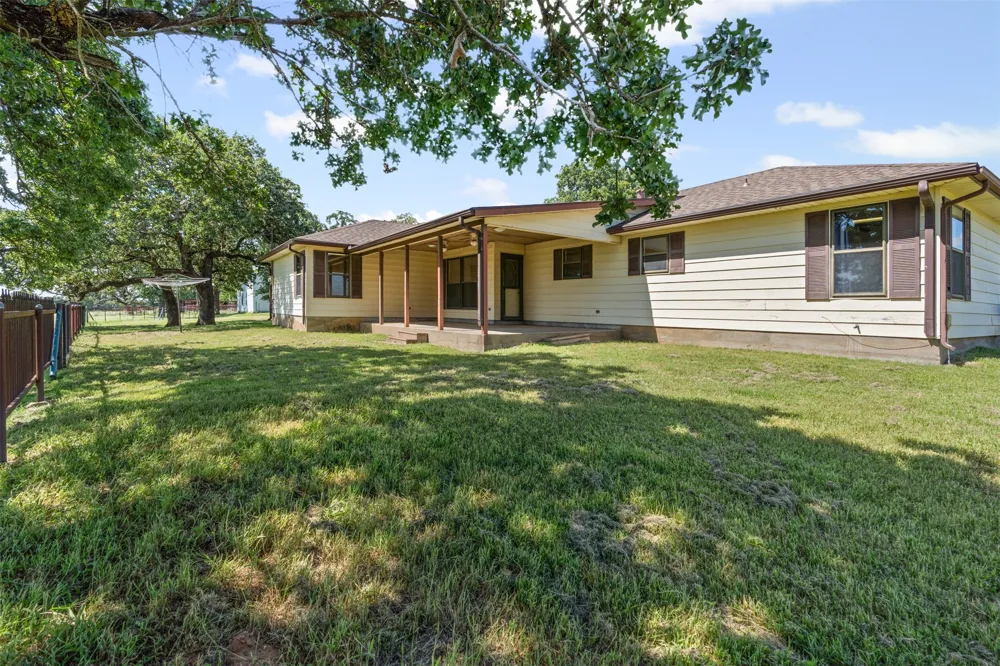 237 Hcr 1444 Blum, TX 76627