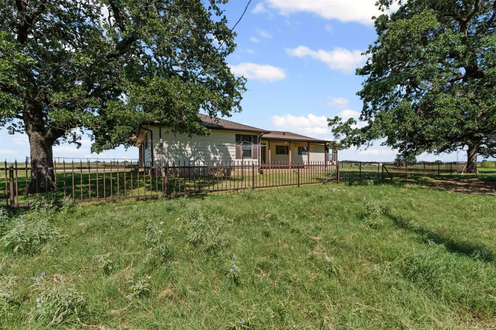 237 Hcr 1444 Blum, TX 76627