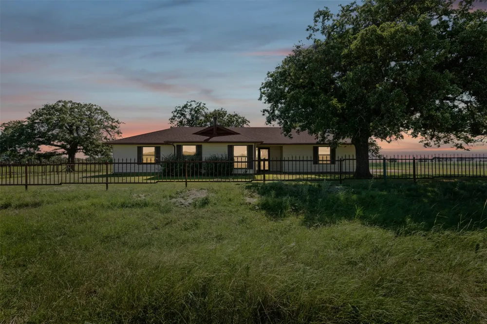 237 Hcr 1444 Blum, TX 76627