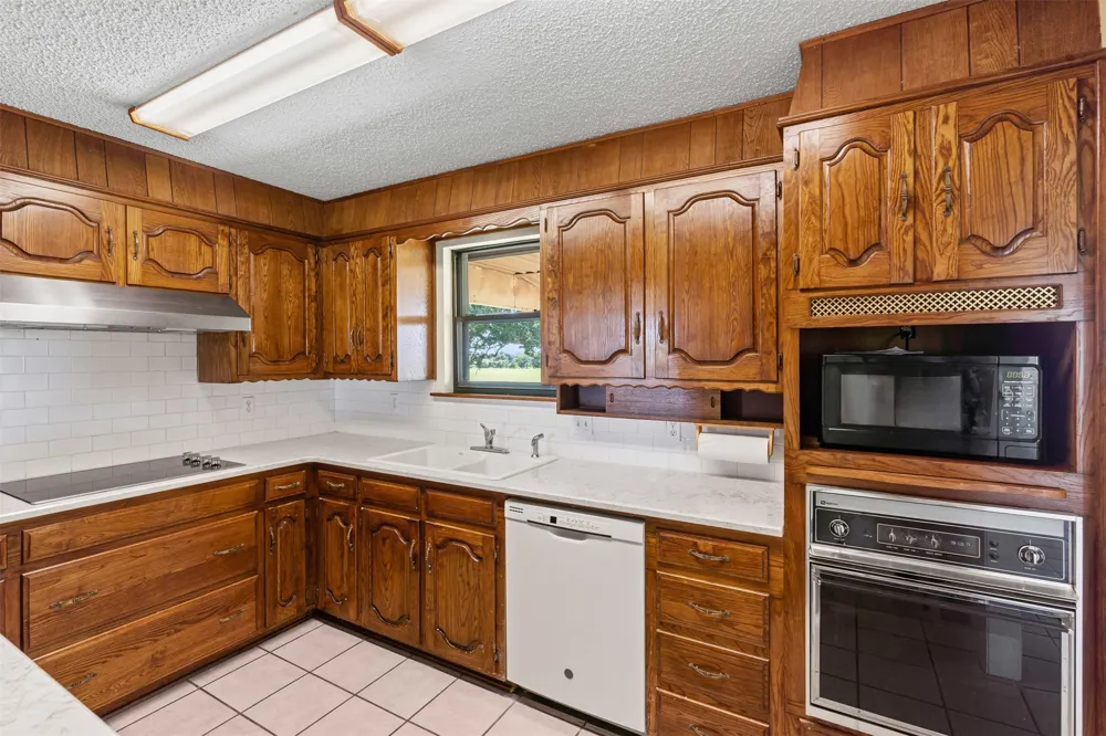 237 Hcr 1444 Blum, TX 76627