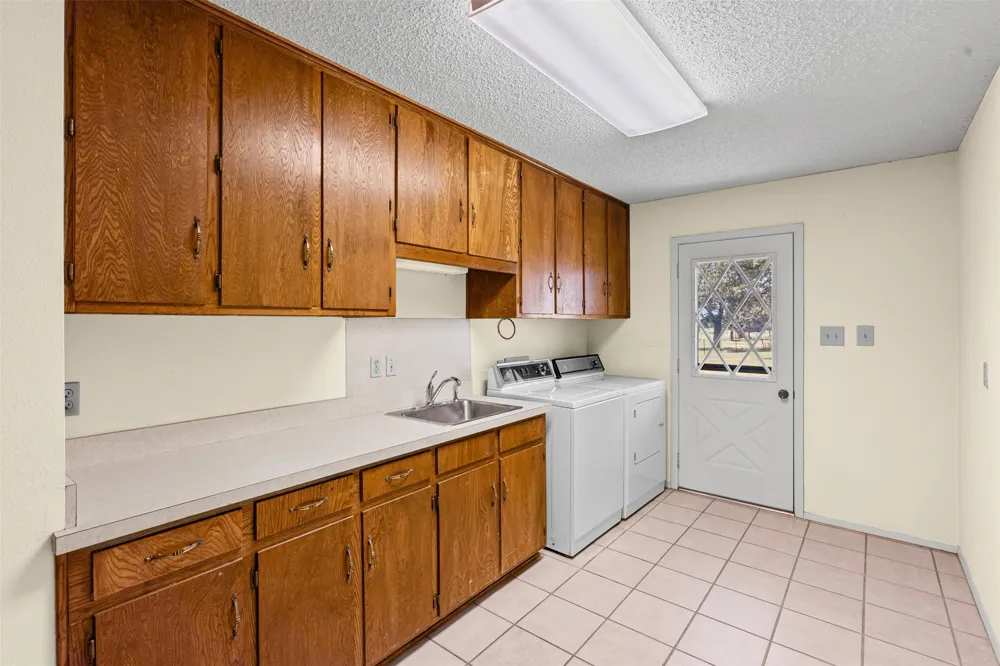 237 Hcr 1444 Blum, TX 76627
