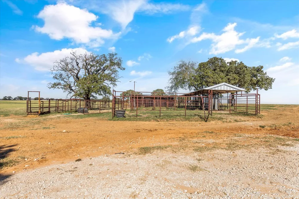 237 Hcr 1444 Blum, TX 76627