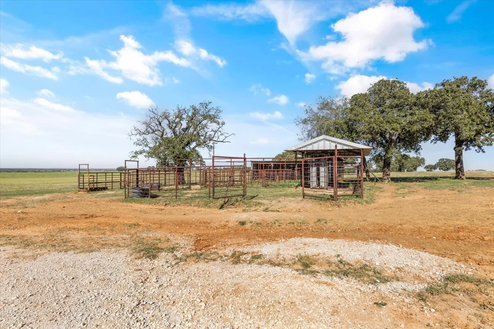 237 Hcr 1444 Blum, TX 76627