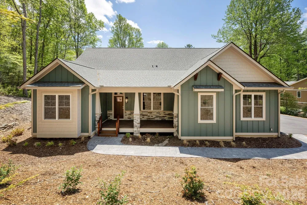 634 Hollybrook Drive Flat Rock, NC 28731