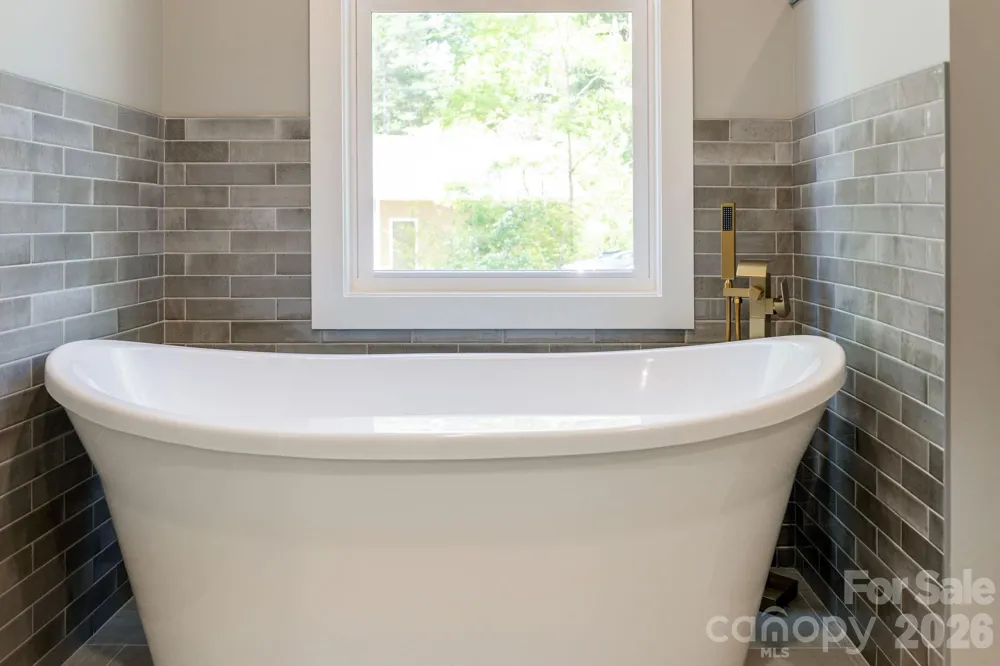 634 Hollybrook Drive Flat Rock, NC 28731