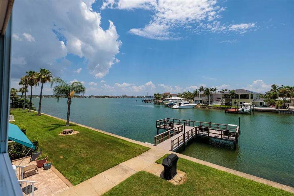 1893 SHORE DRIVE S #209 South Pasadena, FL 33707