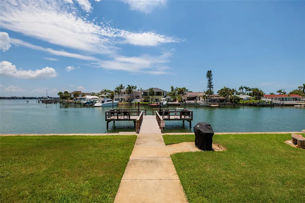 1893 SHORE DRIVE S #209 South Pasadena, FL 33707