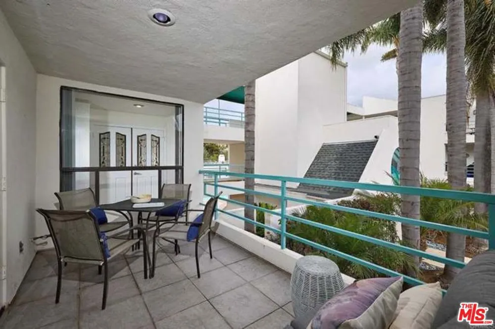 2552 Navarra Drive #A Carlsbad, CA 92009