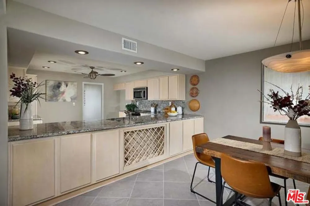 2552 Navarra Drive #A Carlsbad, CA 92009